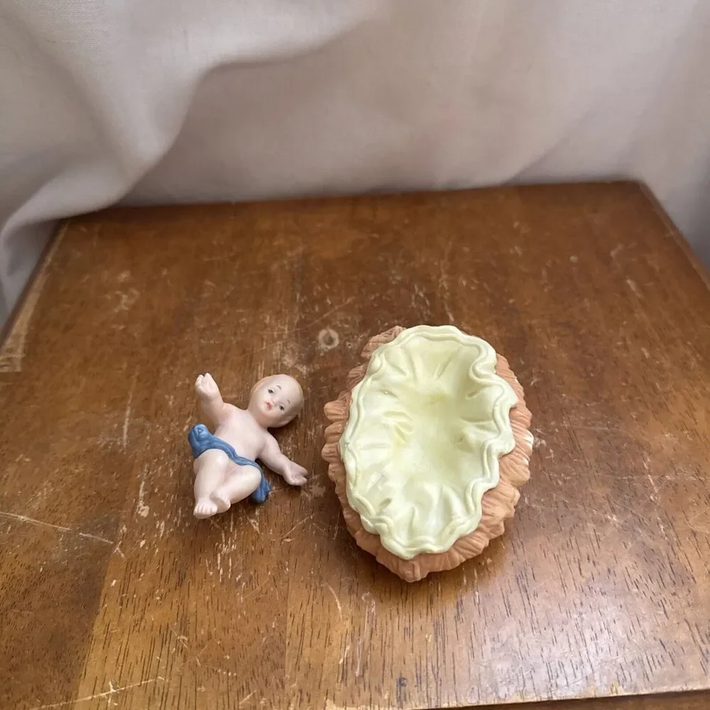 Baby Jesus In‎ Manger #75177 Kirkland Signature Nativity Replacement Piece 2 pc